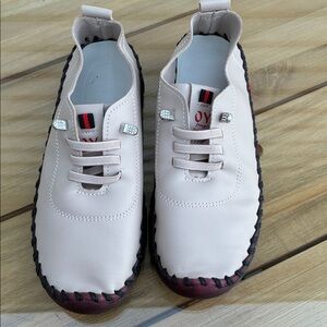 OY Stylish Beige boys Shoes new with out box